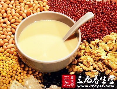 脾胃虛弱多吃豆類、薏米等健脾利濕的食物。