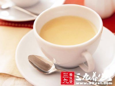 牛奶紅茶每天早上喝一次，可有效地補(bǔ)充氣血，強(qiáng)身健體