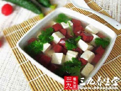 虾皮含有大量的钙、磷，是儿童的补钙食品