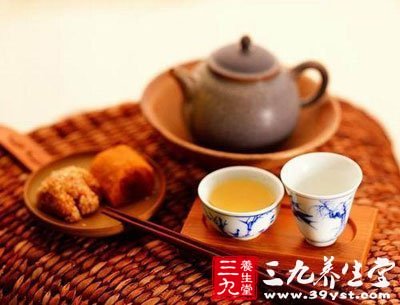 靈芝茶療方具有補虛強身，安神定志之功效