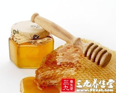 可以在您的脸盆里适当的加一点蜂蜜