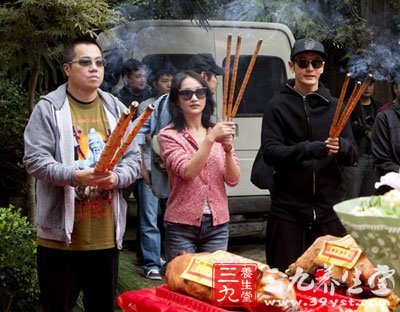 黄晓明周迅聚首撒娇 为何会撒娇的女人更健康