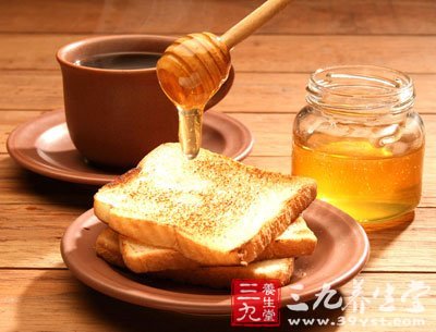 早餐：蜂蜜绿茶一杯
