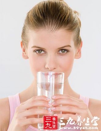 饮水不足者 大便干燥