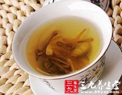 秋天喝金銀花茶好