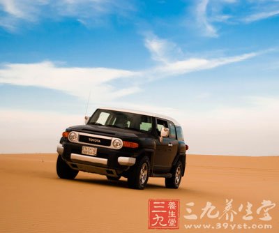 在沙漠地段行车遵守的原则