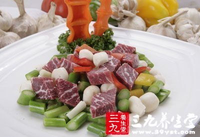 白果炒牛肉对高血压、高血脂、等疾病还具有特殊的预防和治疗效果。