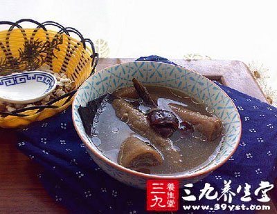 腰疼吃杜仲猪尾汤