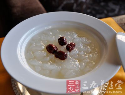 蛤士蟆的功效 蛤士蟆怎么吃有营养 蛤蟆油的功效与作用有哪些 蛤士蟆