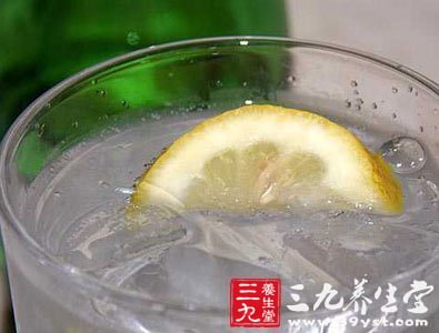 去黑头可用小苏打
