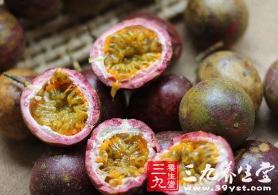 百香果的功效与作用 果皮果肉吃法个不同