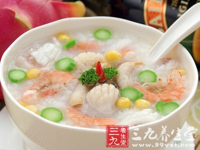 这样的搭配非常合理，大米易于消化，调和养胃，小米营养丰富，滋润脏器。正常人喝粥可以养生