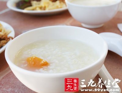 甜漿粥除起潤(rùn)膚的作用外，對(duì)體虛久嗽、便秘等癥亦有良效