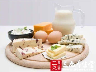 吃富含蛋白質(zhì)的食物，減輕肝臟負(fù)擔(dān)不易醉