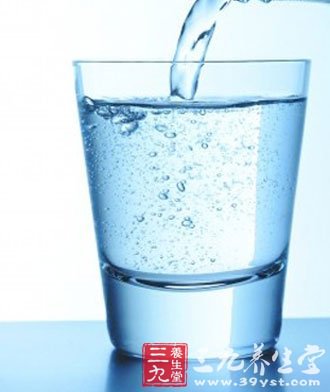 白开水是生活中最为常见和方便饮用的