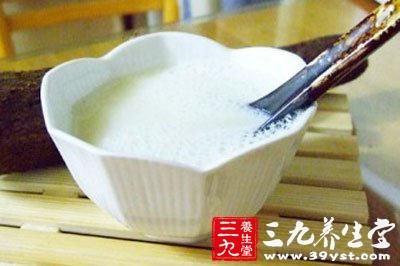 草莓白豆浆补血益颜可延缓皮肤衰老