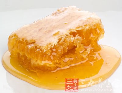 小孩服人參蜂王漿后，會(huì)促使性早熟，并且目前醫(yī)學(xué)界對(duì)吃人參蜂王漿導(dǎo)致的性早熟毫無辦法