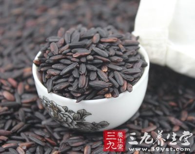 由于黑米所含营养成分多聚集在黑色皮层