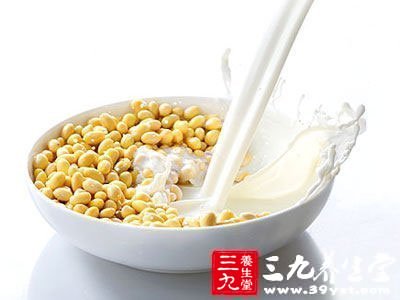 虽然饮用“假沸”豆浆不会中毒，但还是应该把豆浆彻底煮开后再饮用比较好