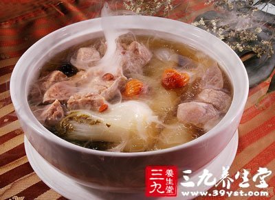 黑豆羊肉燉當(dāng)歸--補(bǔ)血養(yǎng)顏暖身心