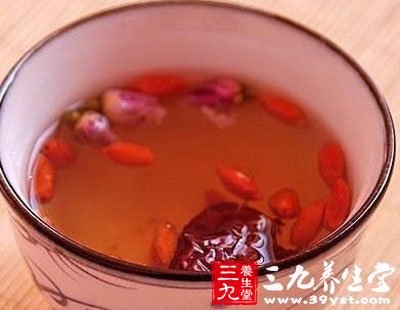 红枣泡水 养肝排毒