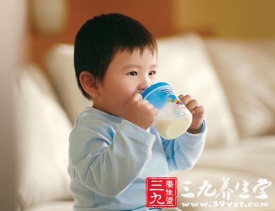 婴幼乳粉细则出台 喂养幼儿乳粉的4个注意事项