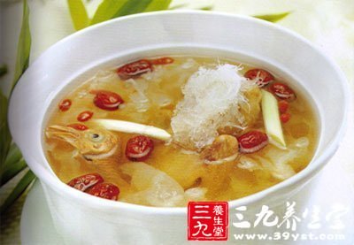 加入足量的清水沒(méi)過(guò)材料