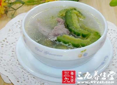 豬肉配苦瓜做湯眼結膜炎等癥