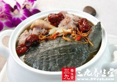 甲魚屬于寒涼性質(zhì)的肉食長(zhǎng)于補(bǔ)陰液退虛熱