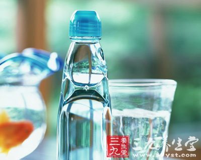 痛风患者要大量饮水