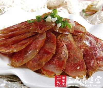 厦门截获7箱非法入境德国香肠 如何辨别劣质香