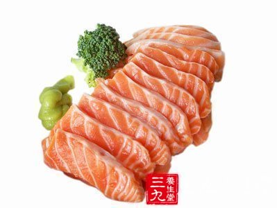 沙丁鱼、三文鱼等富含欧米伽3脂肪酸的食物