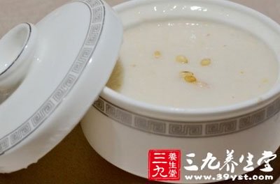 煮到米烂时加山药再煮10分钟即可