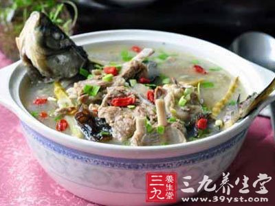 饮食上多选择一些暖胃温补的食物