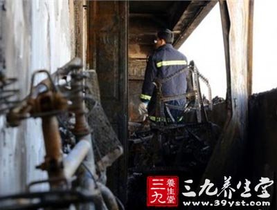 济南高层居民楼起火 火灾中避免烧伤的4个方法