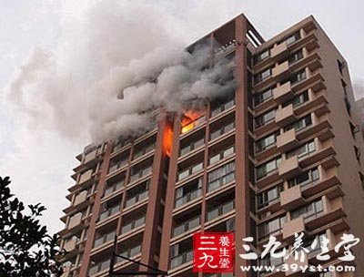 济南高层居民楼起火 火灾中避免烧伤的4个方法