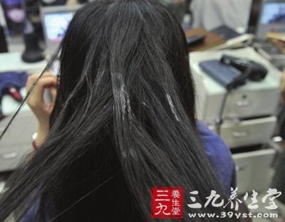泼胶<em>男</em> 食疗法乌黑<em>头发</em>展现自信-三九养生堂