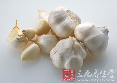 代醫(yī)學(xué)研究證明，大蒜素具有很強的抗菌作用