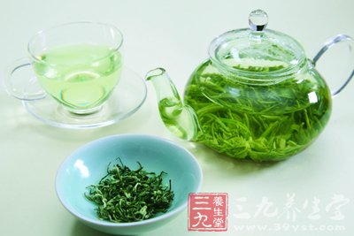 綠茶含鐵元素也較豐富故常飲綠茶可防貧血