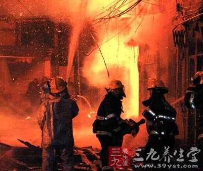 福州大火47户受灾 5种方法预防火灾吸入性损伤
