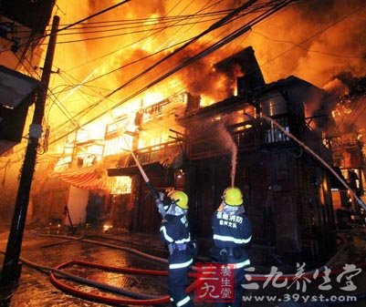 福州大火47户受灾 5种方法预防火灾吸入性损伤