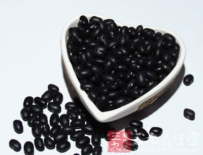 黑豆性平味甘，是补肾佳品