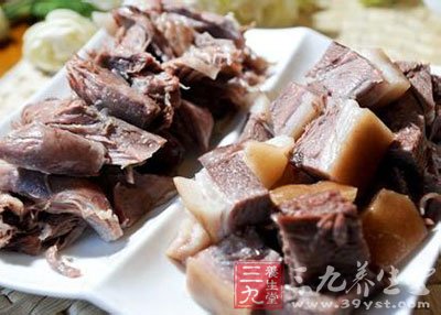 狗肉、羊肉、牛肉、鹿肉含蛋白質(zhì)、碳水化合物及脂肪，有益腎壯陽(yáng)、溫中暖下