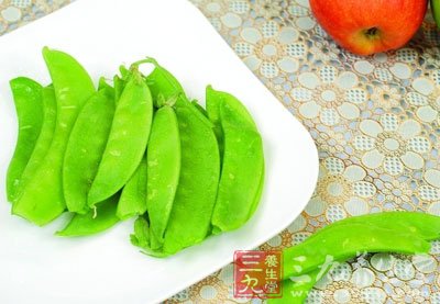 在荷兰豆荚和豆苗的嫩叶中富含维生素C和能分解体内亚硝胺的酶