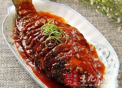 食欲不振的人来说草鱼肉嫩而不腻