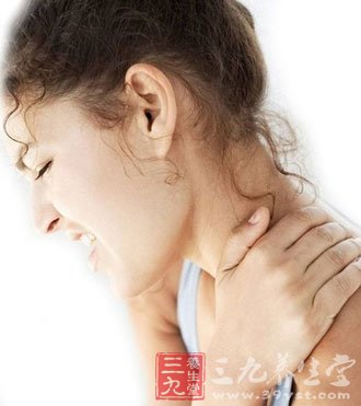 颈部、背部发出 咔咔 声