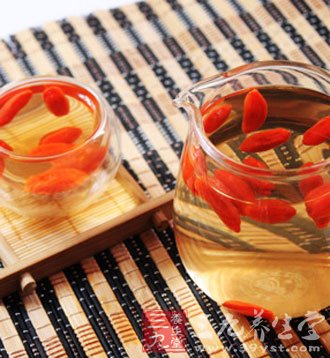 枸杞泡水喝有什么好处 养颜护肤效果好(3)