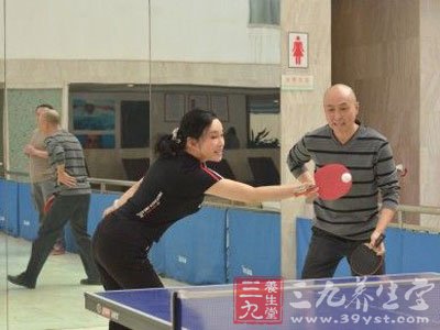 58岁刘晓庆打乒乓球 跟刘晓庆学习如何保养皮