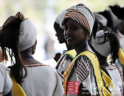 埃塞俄比亚姑娘们的皮肤细嫩光滑