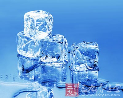 偶尔用冰块冷敷一下